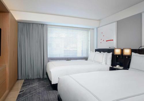 Deluxe Suite with Two Double Beds and Roll-in Shower - Mobility Access