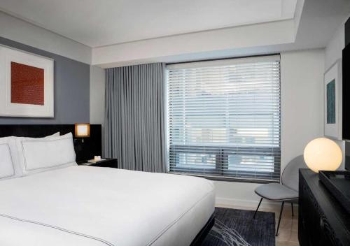 Executive King Suite with Roll-in Shower - Mobility Access
