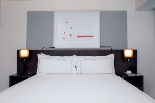 Luxury King Suite with Sofa Bed and Roll-in Shower - Mobility Access