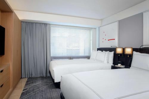 Deluxe Suite with Two Double Beds and Roll-in Shower - Mobility Access
