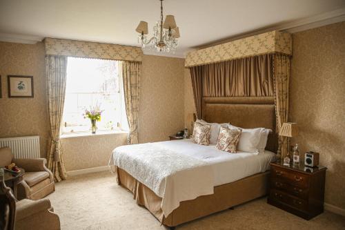 Manor Room