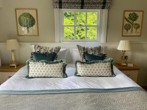 Three-Bedroom Country Cottage