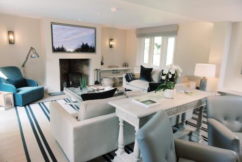 Four-Bedroom Grand Cottage
