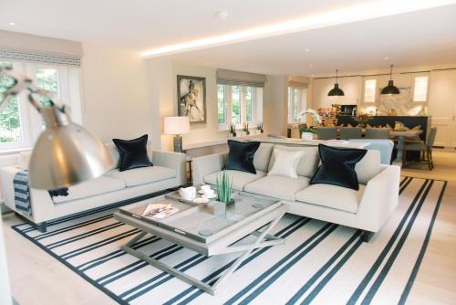 Four-Bedroom Grand Cottage