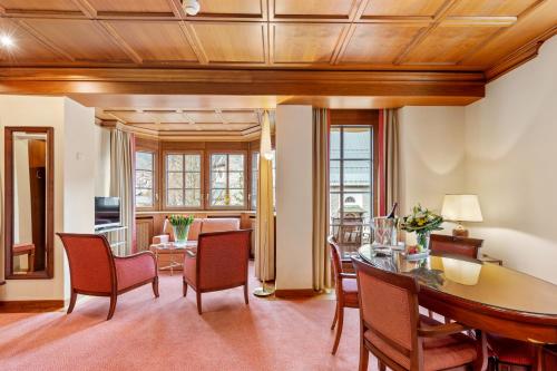 Corner One-Bedroom Suite Matterhorn View