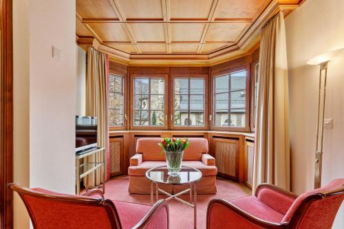 Corner One-Bedroom Suite Matterhorn View