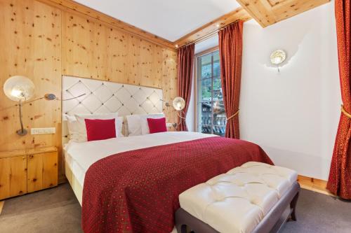Superior Bedroom Suite Matterhorn view
