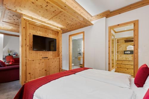 Superior Bedroom Suite Matterhorn view