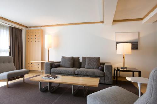 Corner Suite