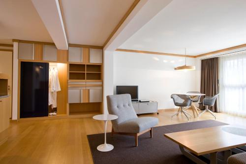 Corner Suite
