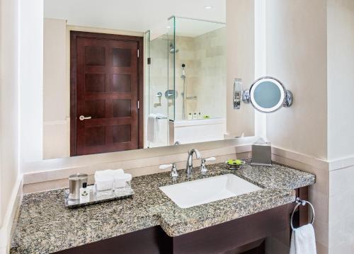 Double Room with Two Queen Beds- Club Level