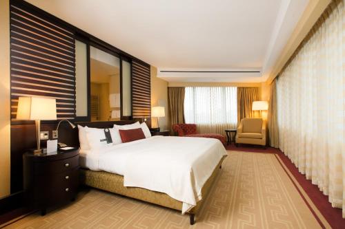 One-Bedroom Corner King Suite