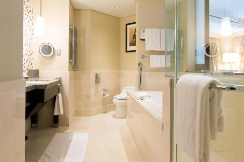 One-Bedroom Corner King Suite