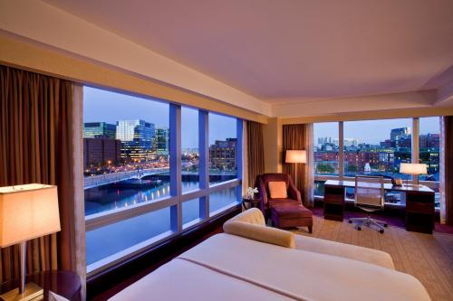 Club Intercontinental King Room with Water View
