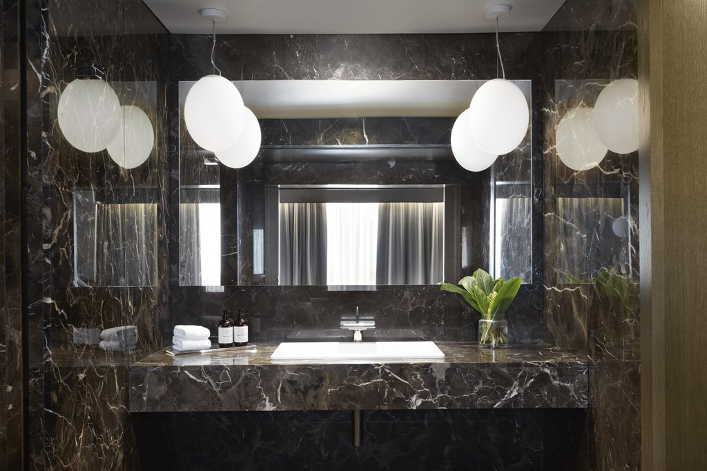 1 King Premium Separate Shower