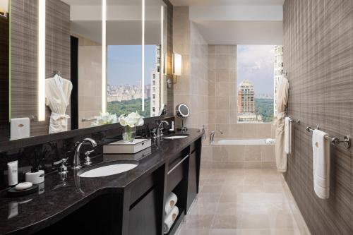 Two-Bedroom King-Twin Suite with Central Park View
