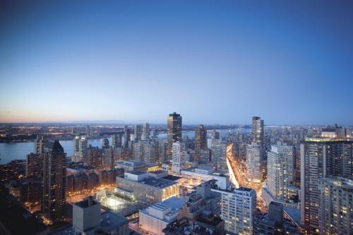 Hudson River View Accessible King - Hearing and Vision Accessible 