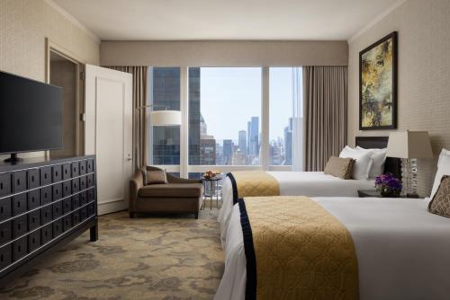 Hudson River View Accessible Twin - Roll-in Shower