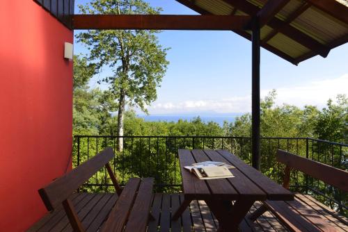 Chalet (6 Adults)