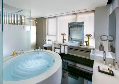 L600 Premier King Room