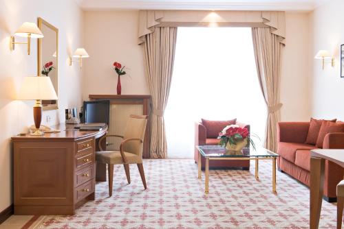 Deluxe One Bedroom Suite