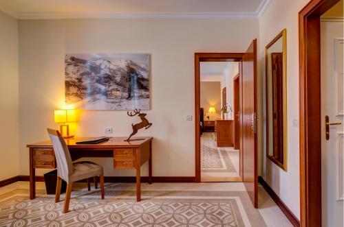 Grand Deluxe Twin Room