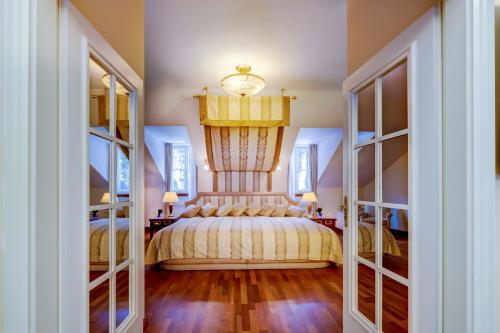 Deluxe Three-Bedroom Suite