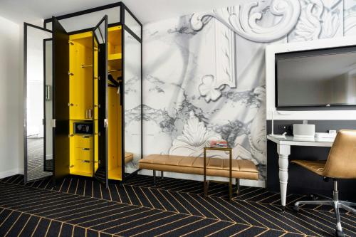 Fabulous, Guest room, 1 King, Park view