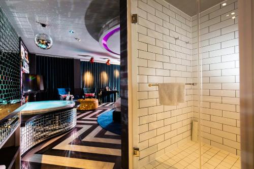 Nirvana Signature Suite