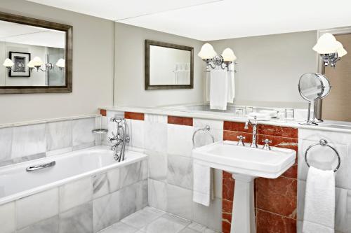 Classic Queen Room
