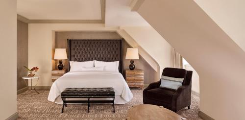 Writer Deluxe King Room with City View
