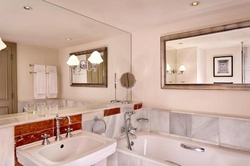Junior Suite Room