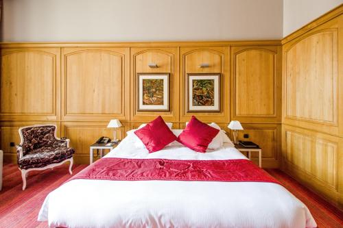 TRADITION, Guest room, 1 King, Limited View                                         