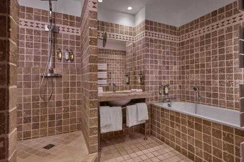 PRIVILEGE, Guest room, 2 Twin/Single Bed(s), City view  