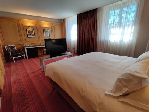 Larger Guest room, 1 Double, Limited view 