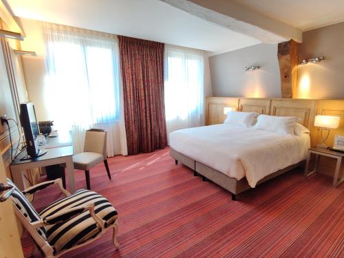 Guest room, 1 King, Courtyard view