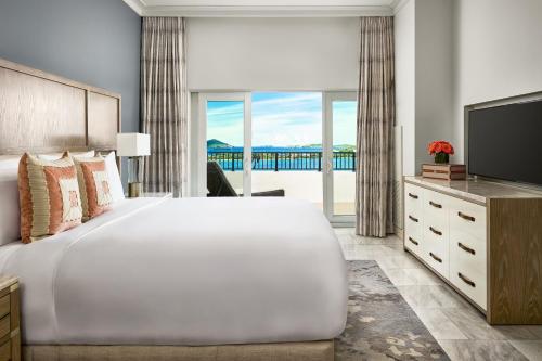 Club Ocean Front, Club level, 1 Bedroom Suite, Balcony