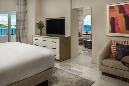 Club Ocean Front, Club level, 1 Bedroom Suite, Balcony
