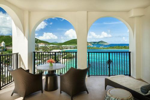 Club Ocean Front Balcony, Club lounge access, Guest room