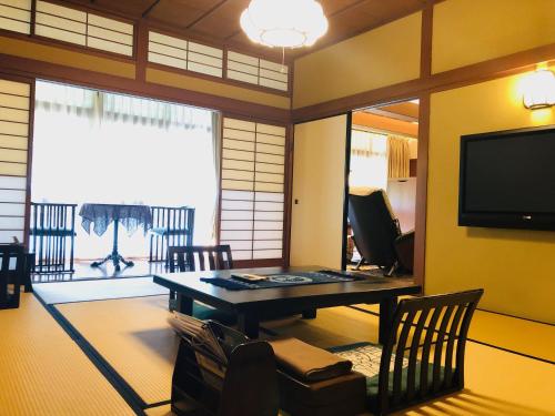 Japanese-Style Suite - "Tenraku"