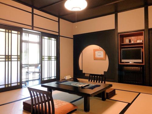 Japanese-Style Deluxe Room with Shared Bathroom - "Chikyu" 