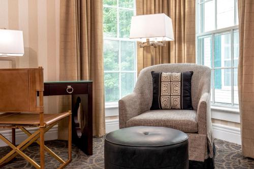 Larger Guest room, 1 King, Sofa bed, Ground floor