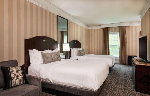 Premier 2 Queen (Main Resort)