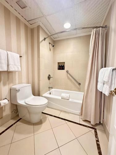 Premier 2 Queen (Main Resort)