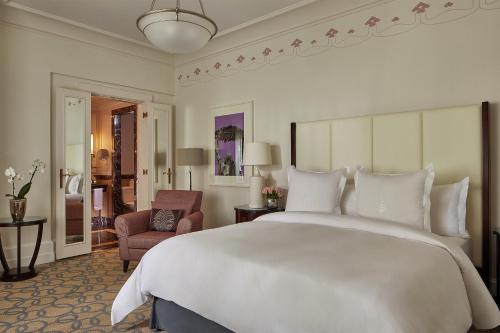 Superior Room with One King Bed