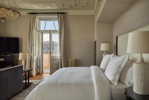 River View Park Suite with One King Bed