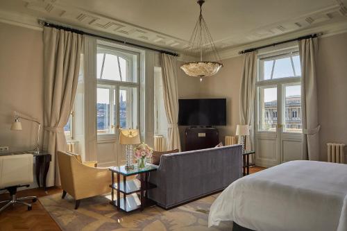 River View Park Suite with One King Bed
