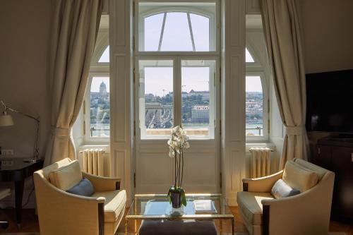River View Park Suite with One King Bed