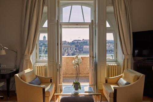 River View Park Suite with One King Bed