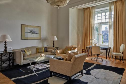 Chain Bridge One Bedroom Suite